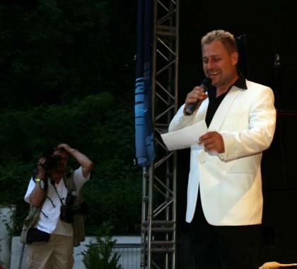 DJ für Hochzeit oder Geburtstag .