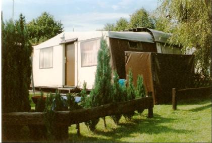 Feststehender Wohnwagen am Sorpesee in Amecke