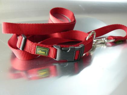 Neuwertig Halsband rot Gummihahn 2 Näpfe Papiertütchen Heft
