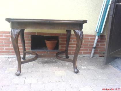 Gut erhaltener ausziehbarer Esstisch aus der Jugendstilzeit
