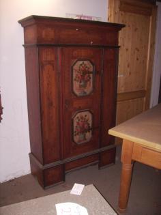 Alpachtaler Knechtschrank Nachbau aus Altholz handbemalt