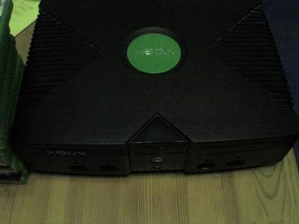 X-Box mit zwei Steuerungen
