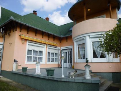 Einfamilienhaus mit Pool nähe Thermalbad H viz