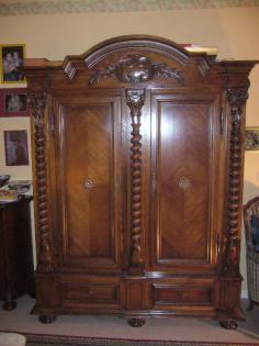 VERKAUFE TOP DILLENSCHRANK IN MASSIV HOLZ
