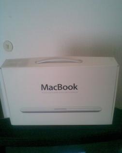Apple MacBook/13. 3 /2. 26GHz/4 GB RAM/250 GB HDD/256 MB Grafik/UNIBODY/AppleCare/