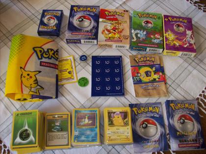 Pokemonkartensammlung abzugeben PLUS Spielfeld