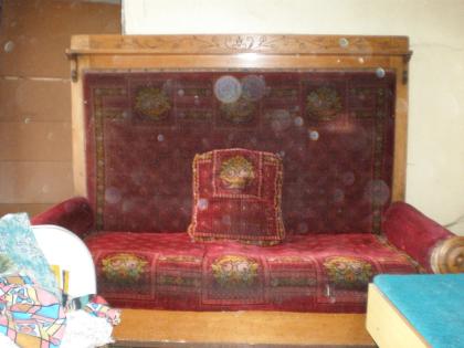 Altertümliche Couch genannt Ottomane
