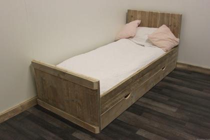 Massivholz / Bauholz Bett Krefelt von Exklusiv Dutch Design