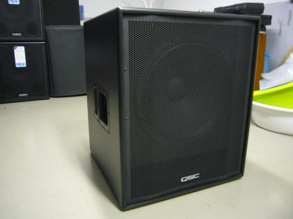 Aktivsubwooer QSC HPR181i 134dB 700W neuwertiger Zustand