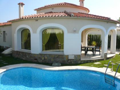 Moderne voll klimatisierte w/k Villa mit privatem Pool und Grasgarten in dem b