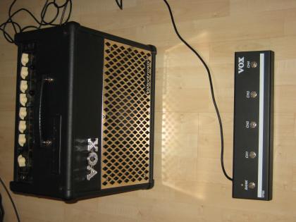 VOX Valvetronic VT 15 mit VFS5 Fußschalter Kompl. für 160. -Euro