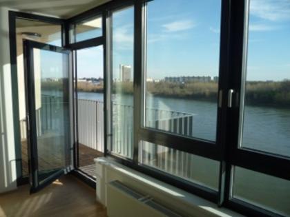 LUXURIÖSE GERÄUMIGE WOHNUNG MIT SCHÖNEM BLICK AUF DIE DONAU
