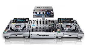 Platinum Editionen seiner Pro-DJ-Set up 2 X CDJ-2000NXS-M DJM-900NXS-M und RM