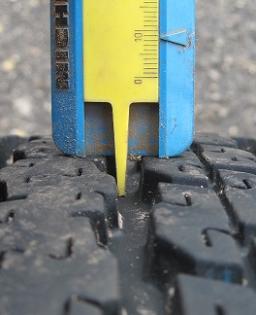 2 Winterreifen BRIDGESTONE DUELER H/T 840 245/65/17 111S