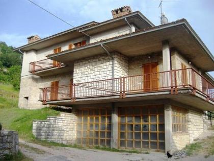 Zwei-Familienhaus in Italien Marken zu verkaufen