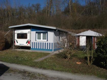 Dauerstellplatz mit Wohnwagen festausgebautem Vorzelt mit Carport abzugeben