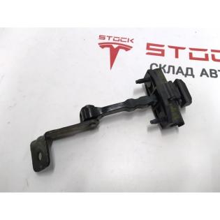 Türstopper vorne rechts Tesla Modell 3 1110298-00-D