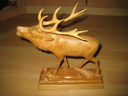 Geschnitzter Hirsch